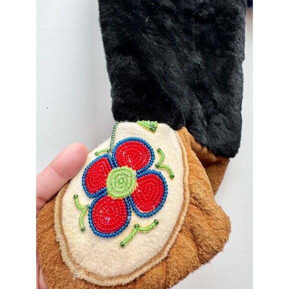 Vintage Kids' Inuit Beaded Suede Black Fur Shaft Tasseled Pom Pom Mukluk Boots - Picture 3 of 16